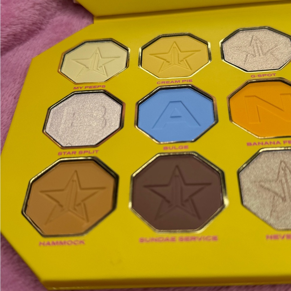 New! Banana Fetish Jeffree Star Eyeshadow Palette BNIB NWT Vaulted - Picture 8 of 10